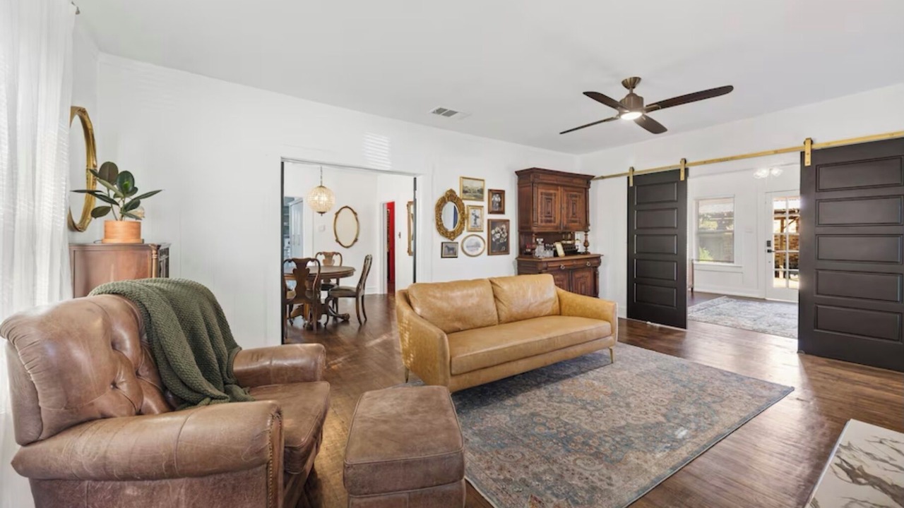 Photo of Livingroom in Central Arlington