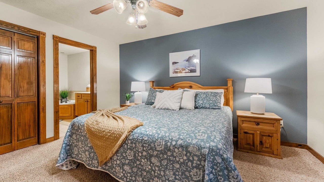 Photo of Bedroom in Reeds Spring