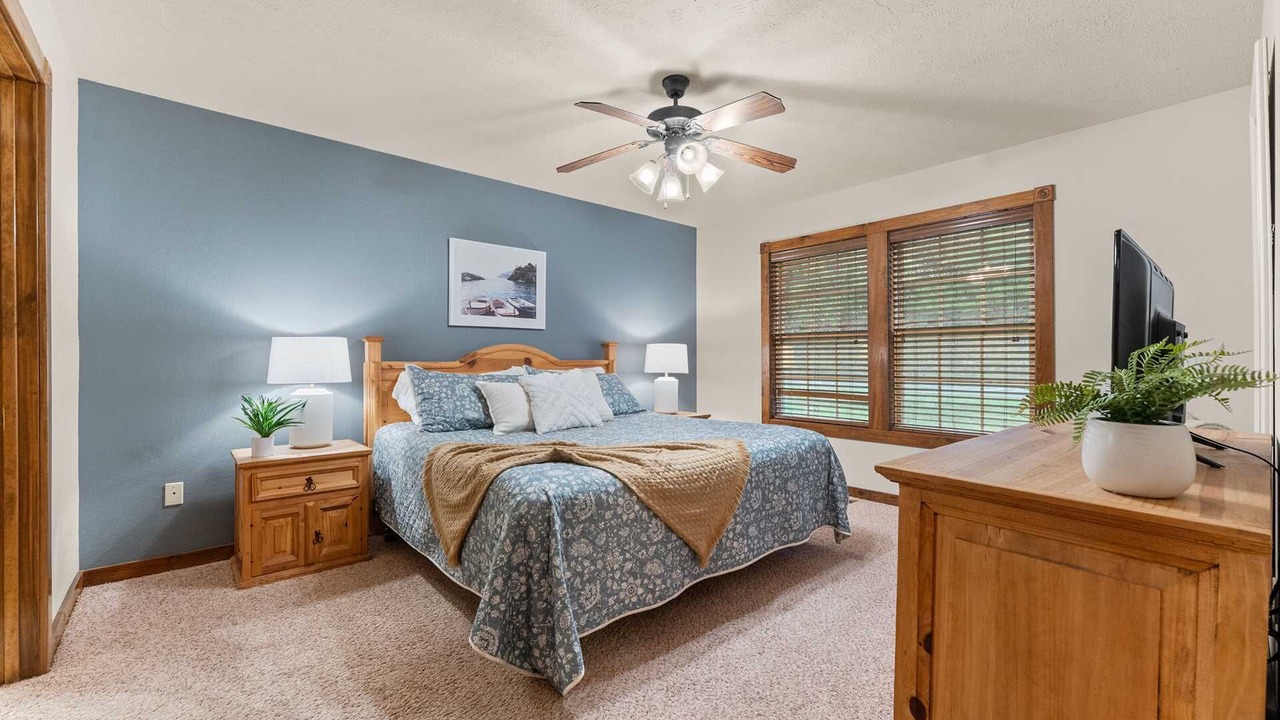Photo of Bedroom in Reeds Spring