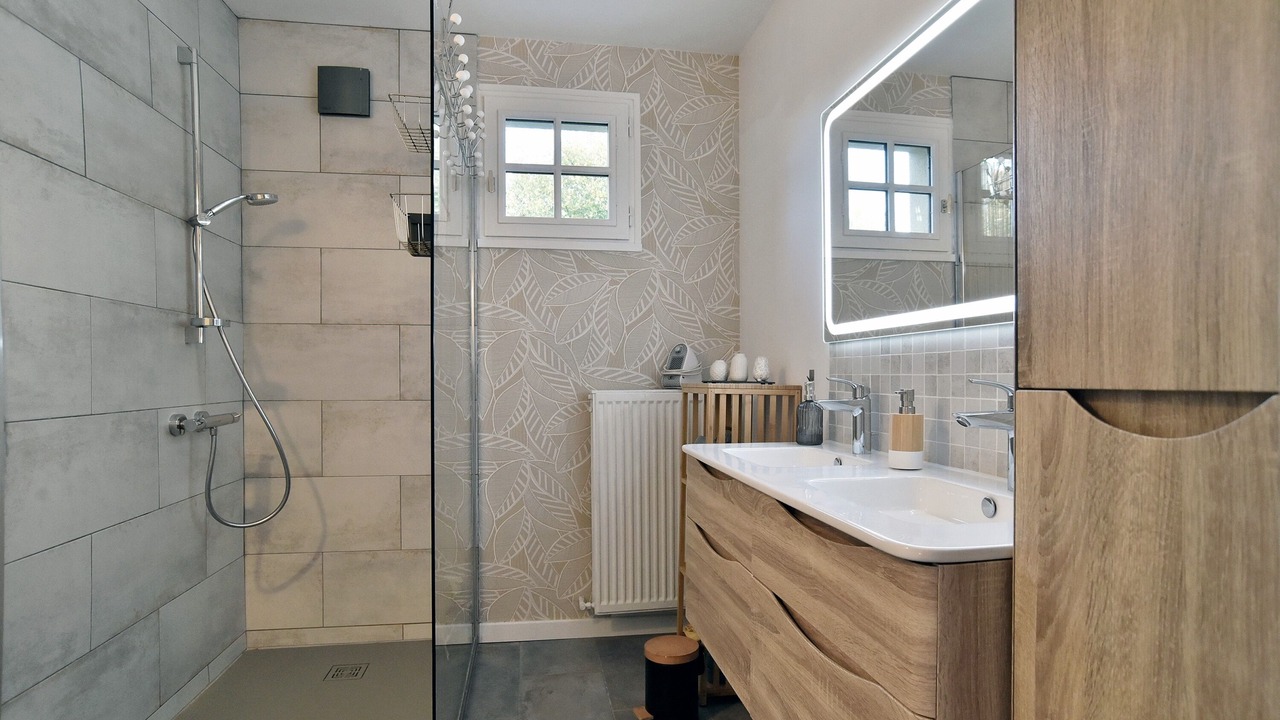 Photo of Bathroom in Plevenon