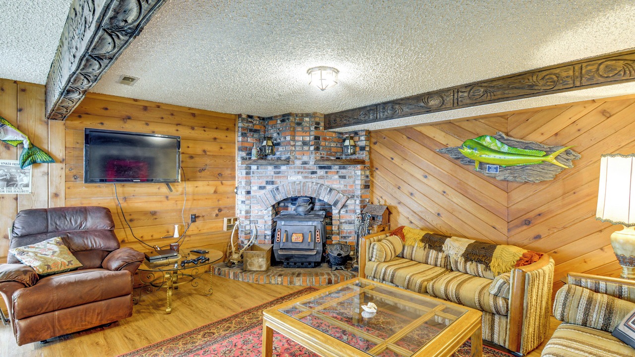 Photo of Livingroom in Brinnon