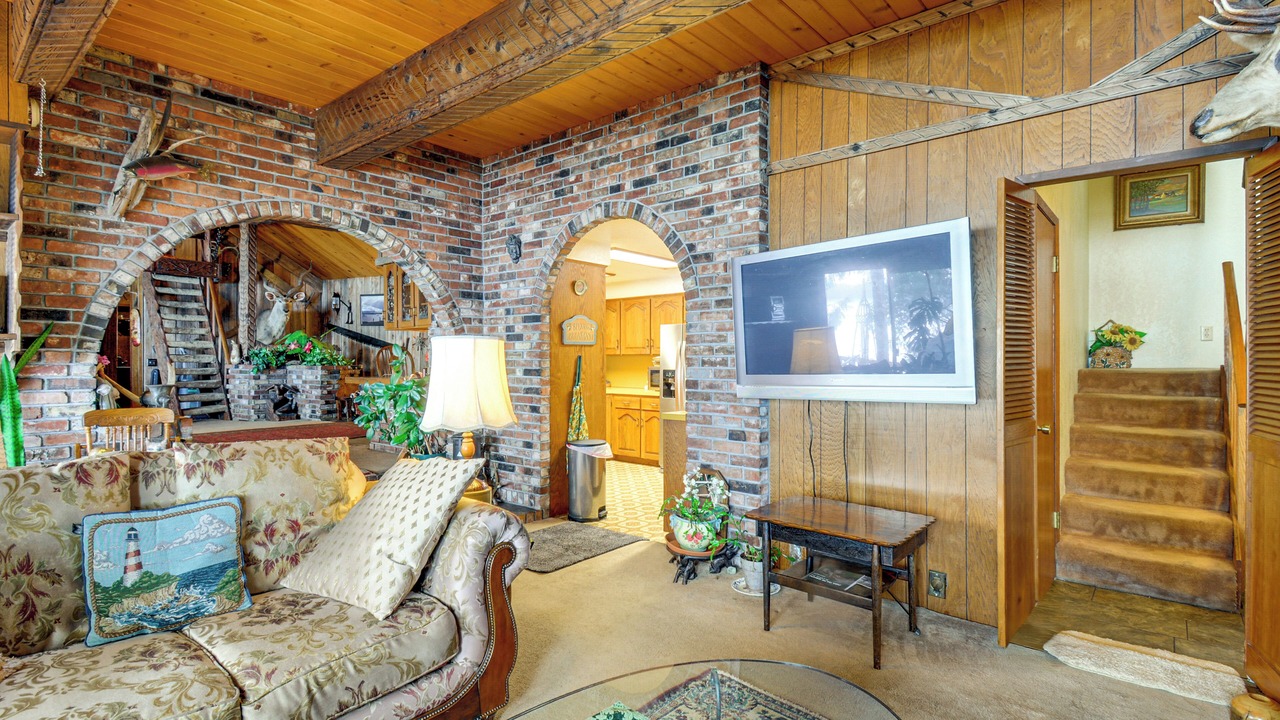 Photo of Livingroom in Brinnon