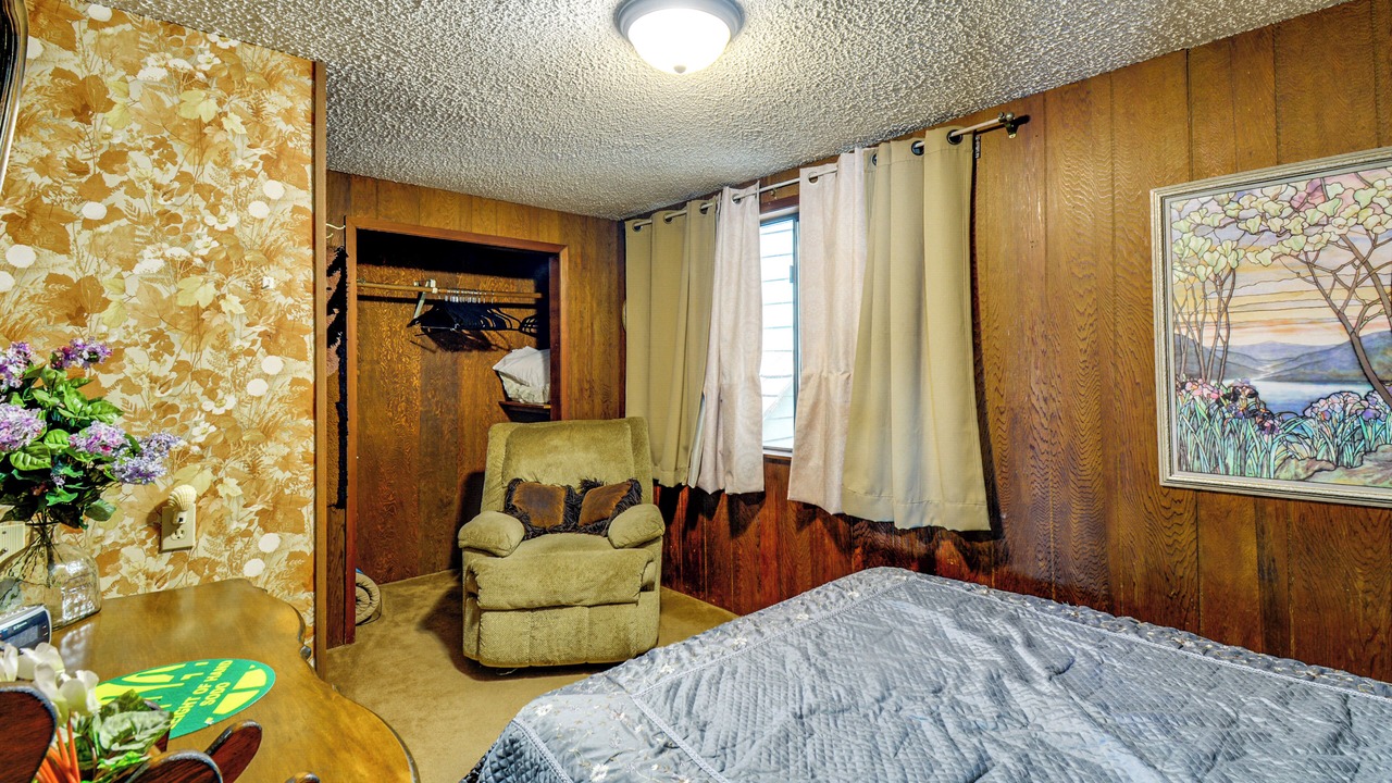 Photo of Bedroom in Brinnon