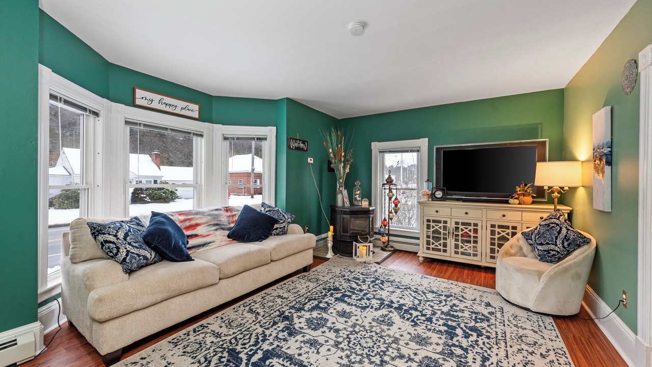 Photo of Livingroom in Warren