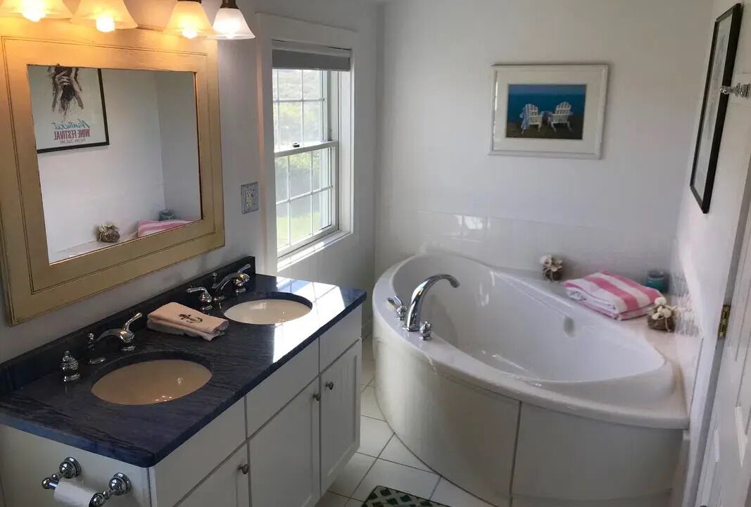 Photo of Bathroom in Tom Nevers