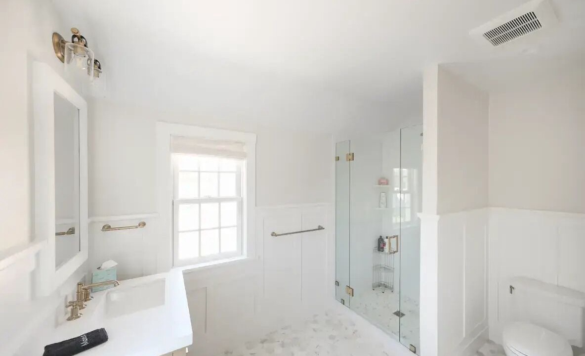 Photo of Bathroom in Brant Point