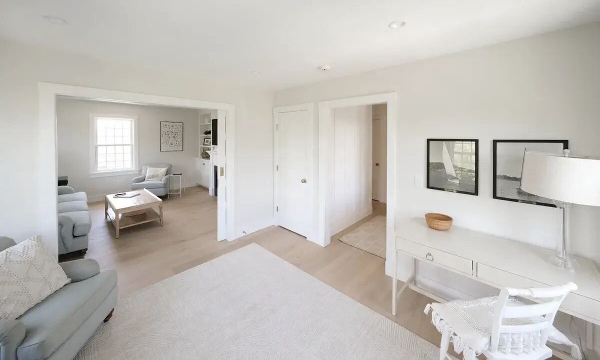 Photo of Livingroom in Brant Point