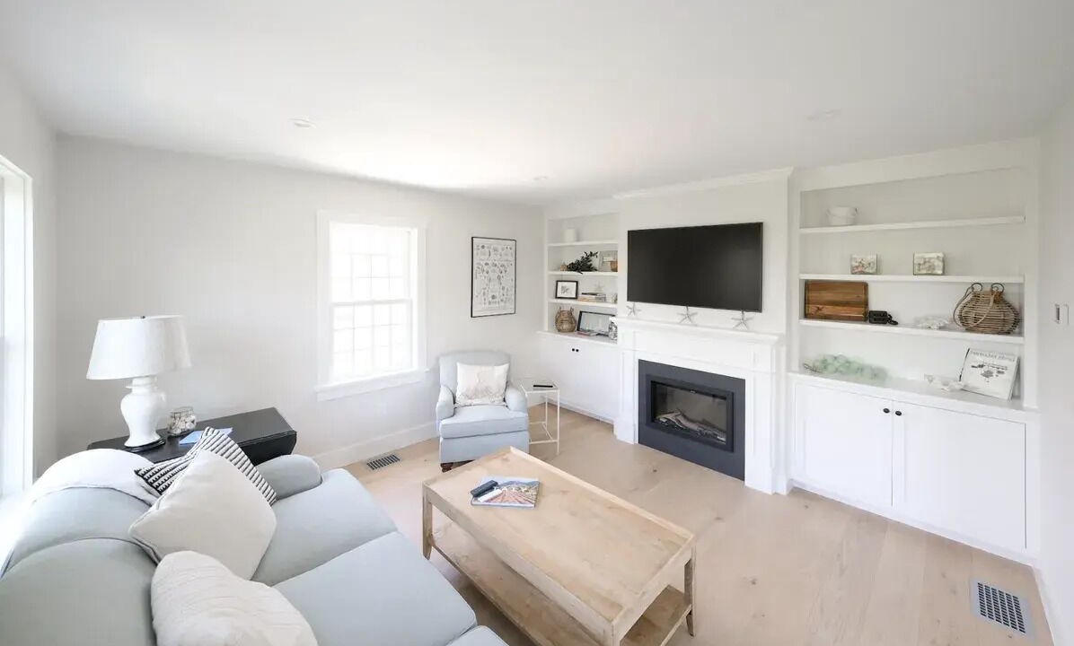 Photo of Livingroom in Brant Point