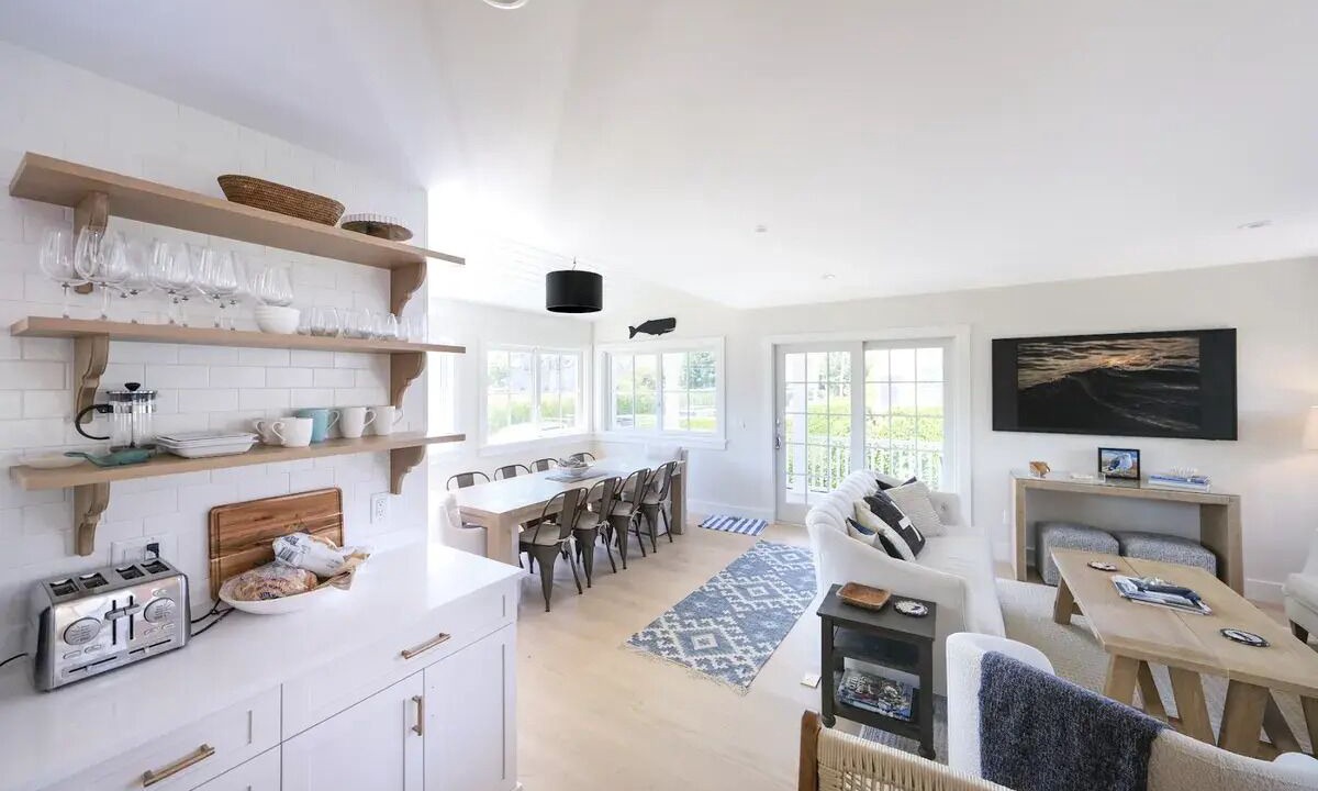 Photo of Livingroom in Brant Point