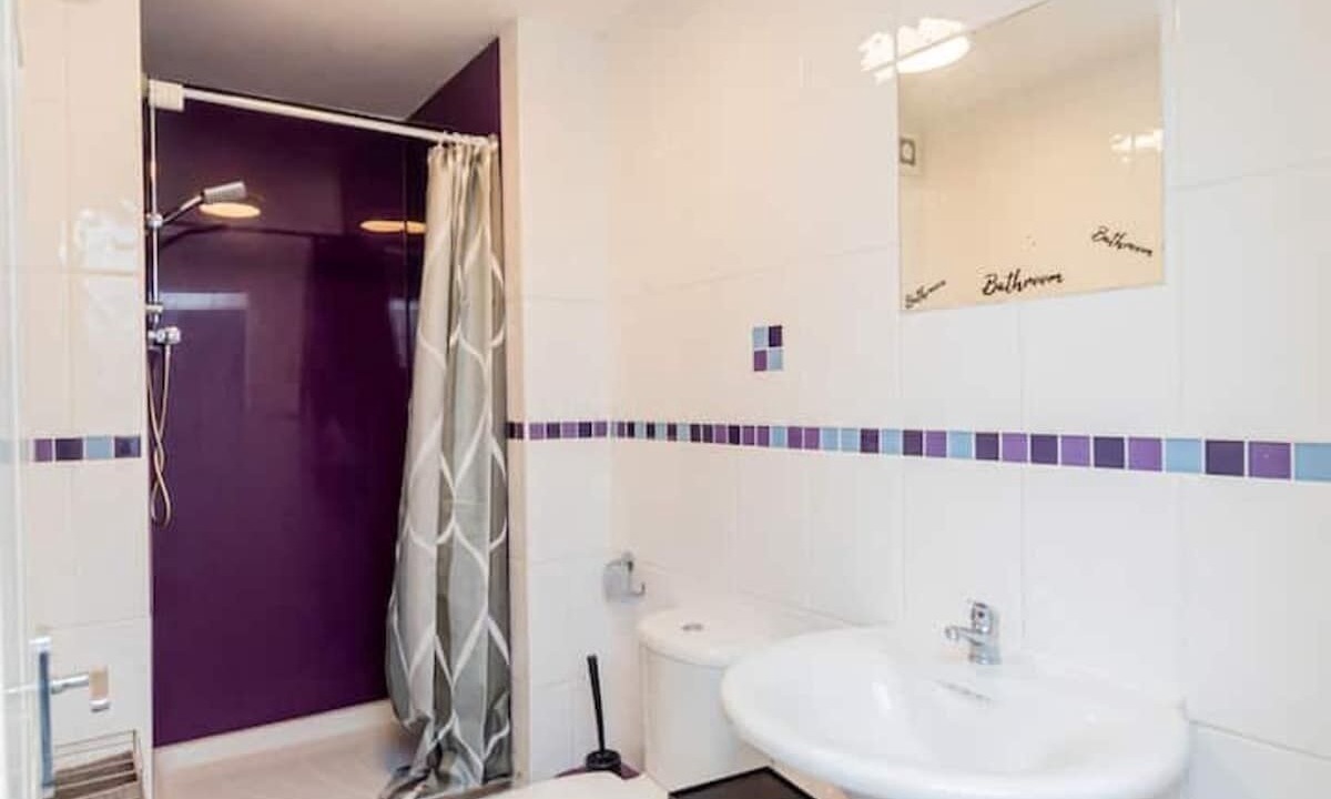 Photo of Bathroom in Plasnewydd