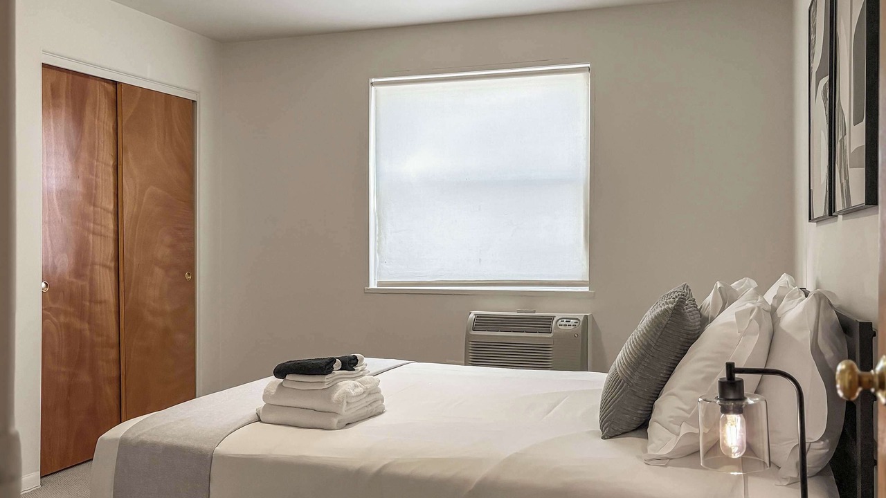 Photo of Bedroom in Skokie