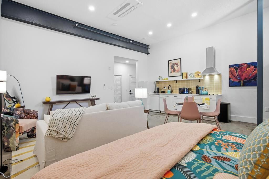 Photo of Livingroom in Downtown Jacksonville