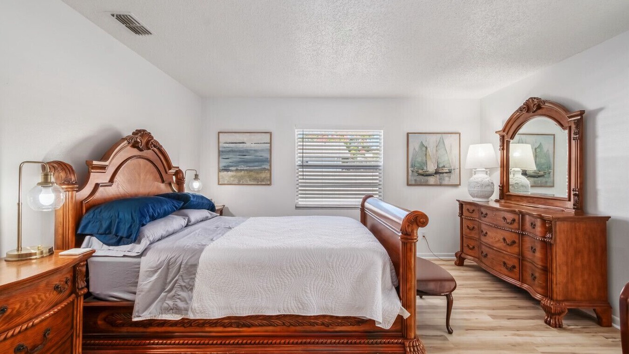 Photo of Bedroom in Silver Springs Shores