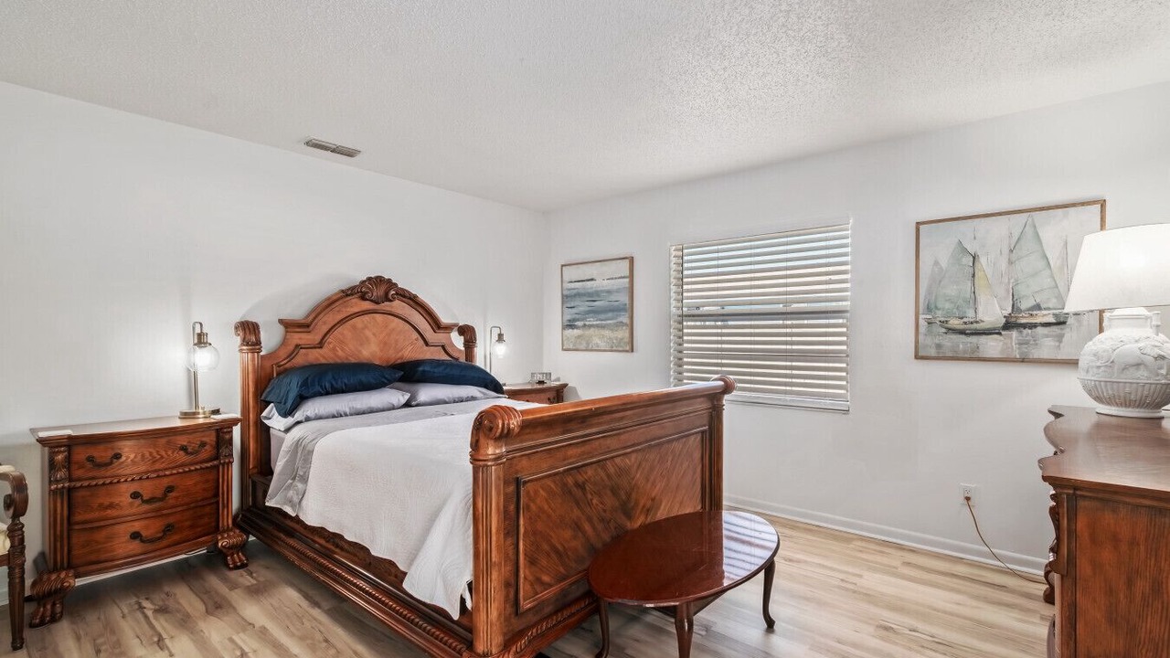 Photo of Bedroom in Silver Springs Shores
