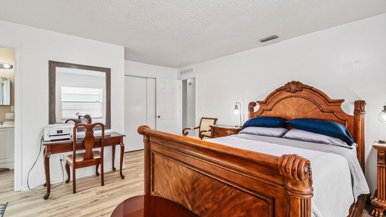 Photo of Bedroom in Silver Springs Shores