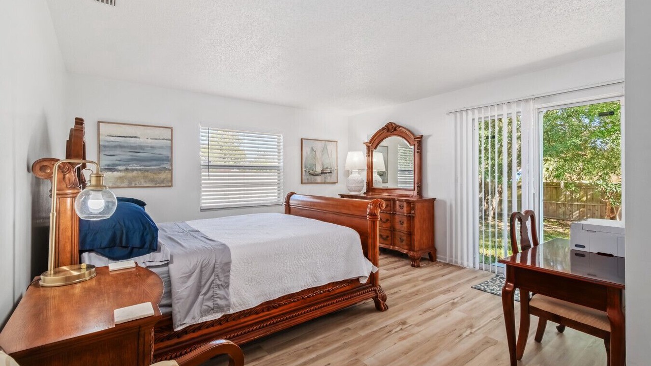Photo of Bedroom in Silver Springs Shores
