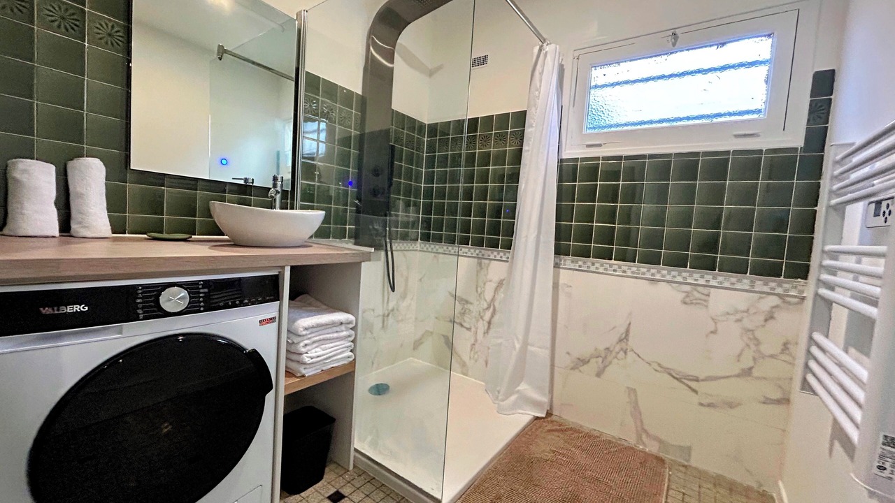 Photo of Bathroom in Colleville-Montgomery
