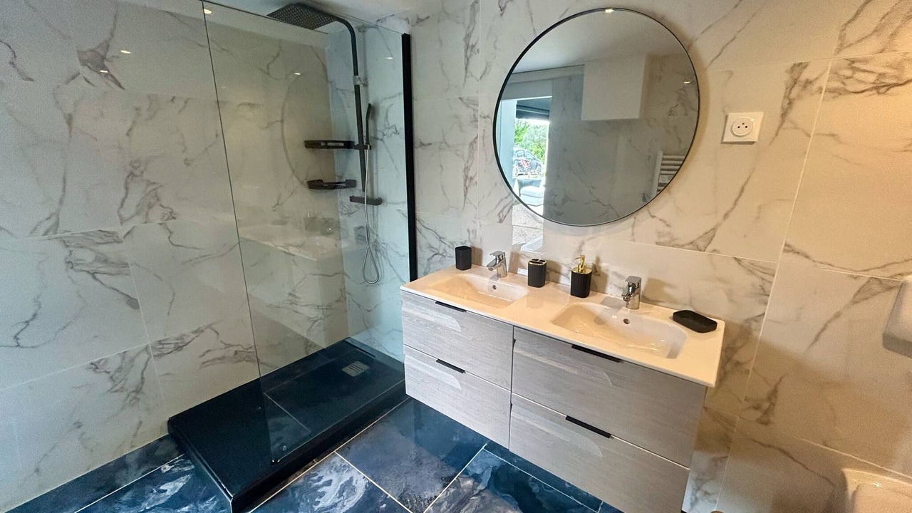 Photo of Bathroom in Entraigues-sur-la-Sorgue