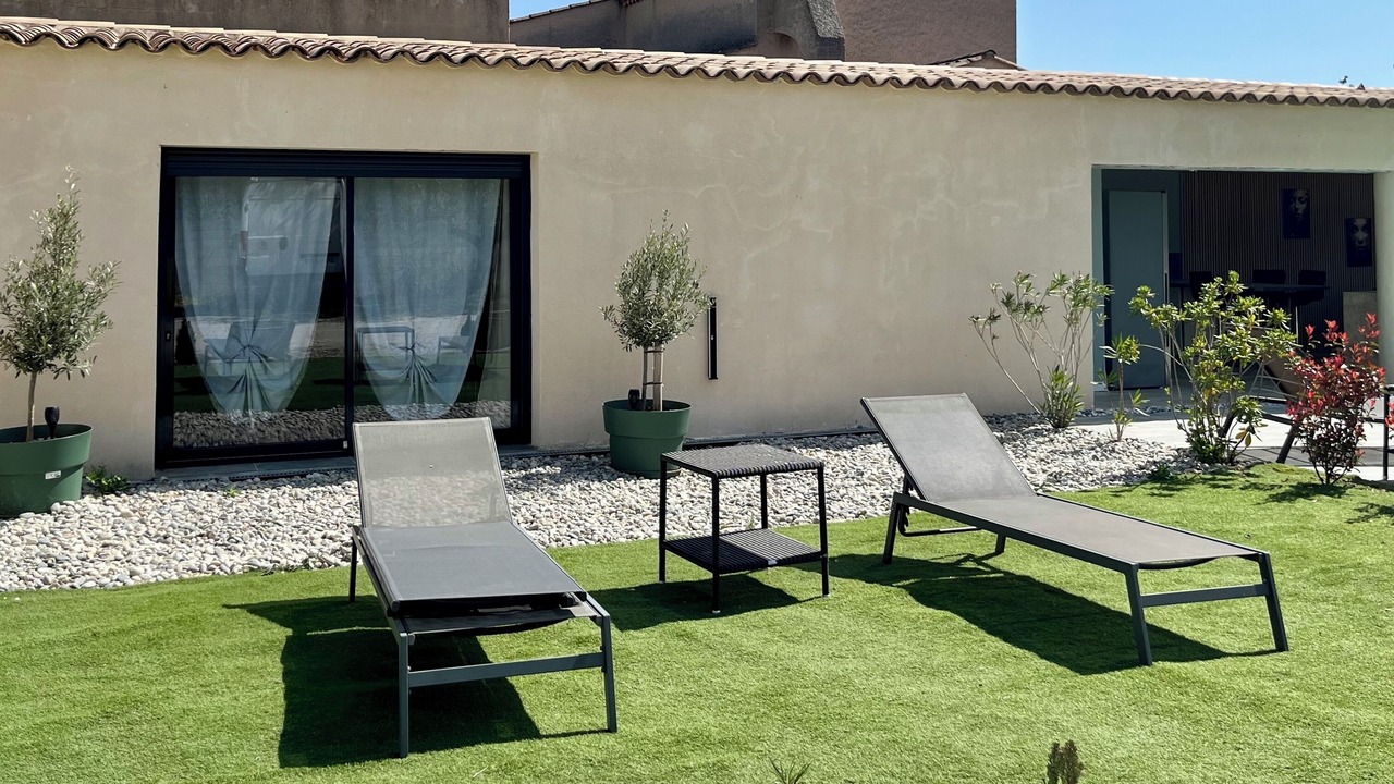 Photo of Patio Balcony in Entraigues-sur-la-Sorgue