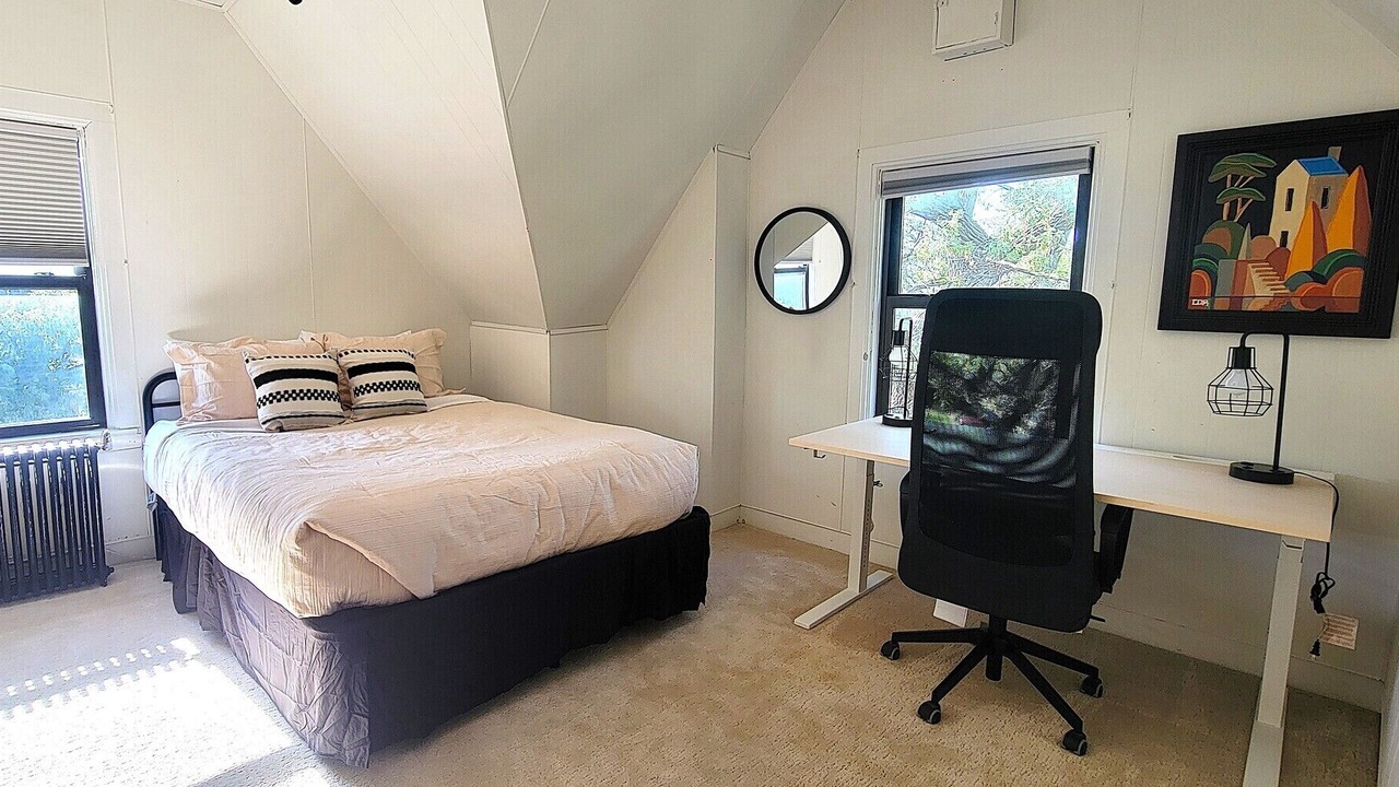 Photo of Bedroom in Summit - University