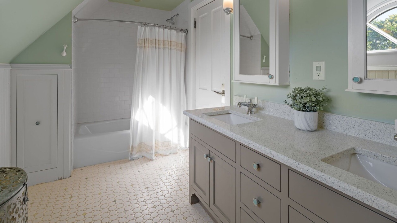 Photo of Bathroom in Summit - University