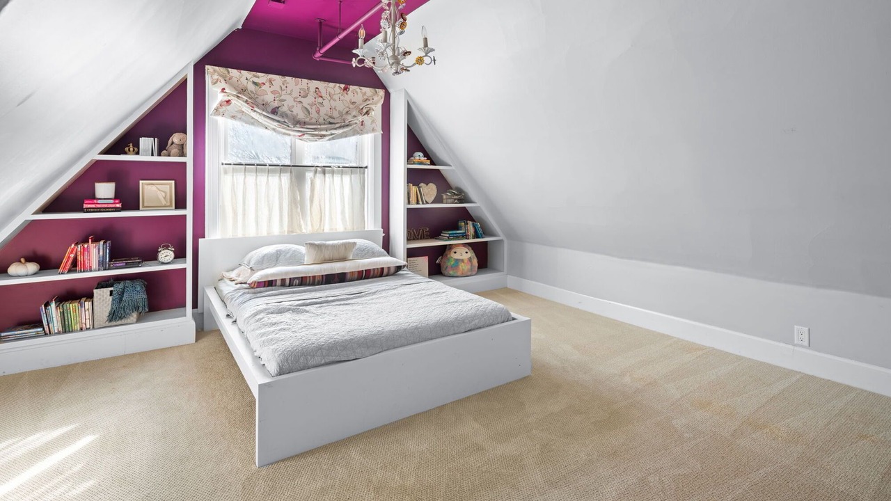Photo of Bedroom in Summit - University