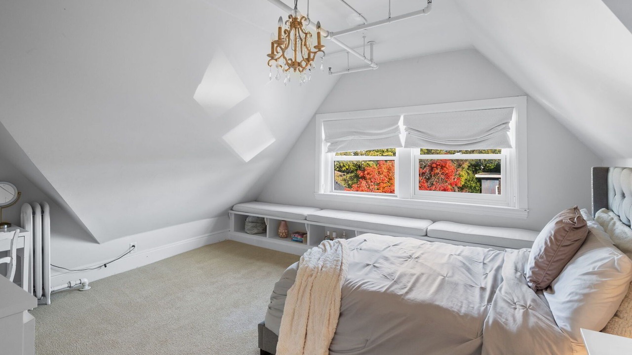 Photo of Bedroom in Summit - University