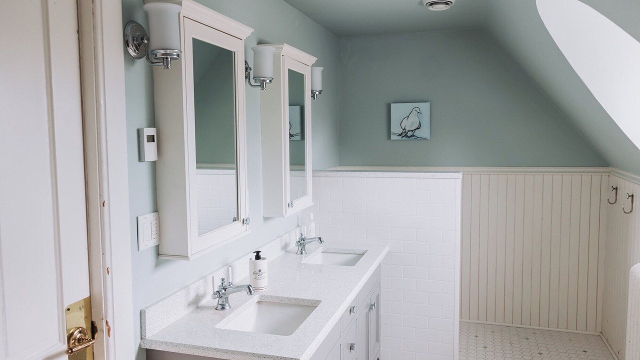 Photo of Bathroom in Summit - University