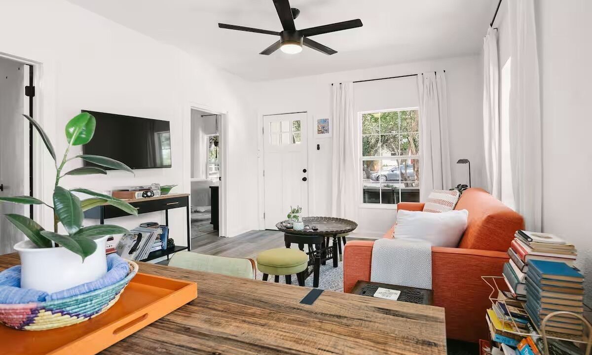 Photo of Livingroom in Blackshear-Prospect Hill