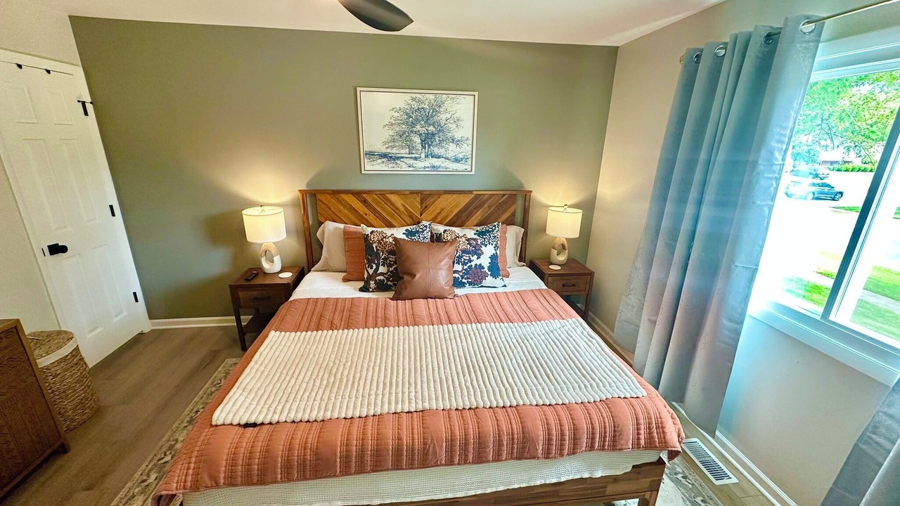 Photo of Bedroom in Glen Ellyn