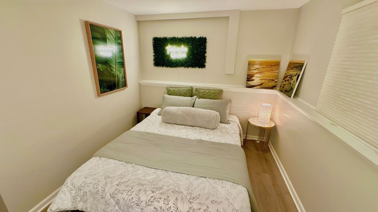 Photo of Bedroom in Glen Ellyn