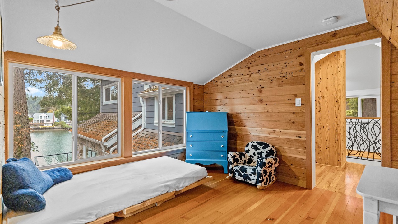 Photo of Bedroom in West Hills