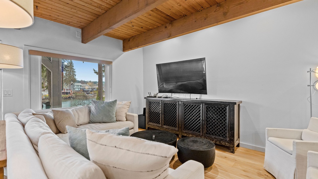 Photo of Livingroom in West Hills