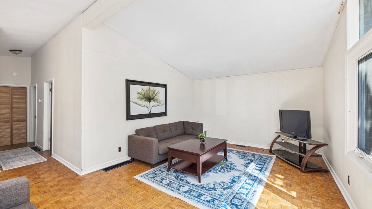 Photo of Livingroom in Kingston