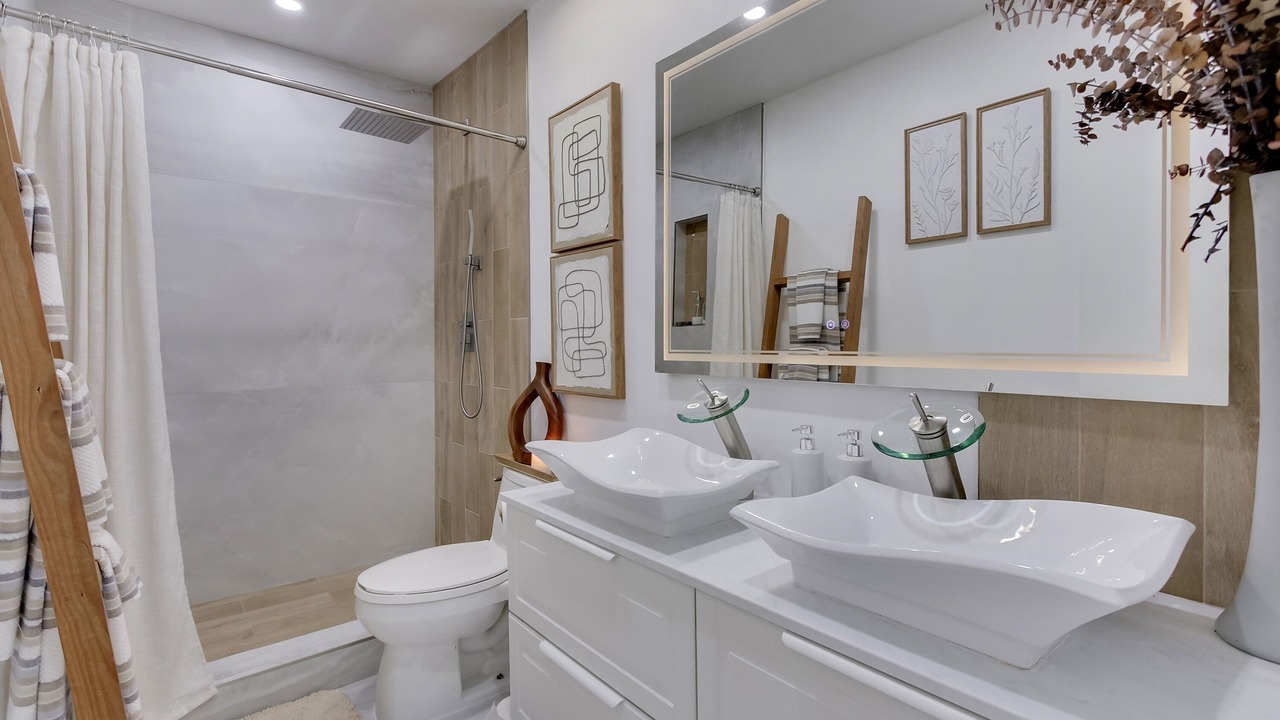 Photo of Bathroom in Lauderhill