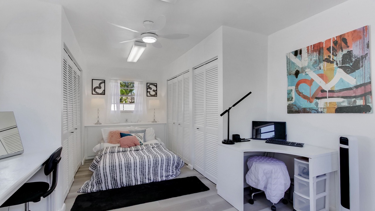 Photo of Bedroom in Lauderhill