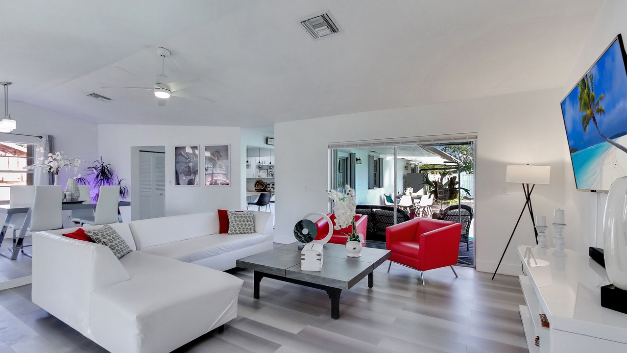 Photo of Livingroom in Lauderhill