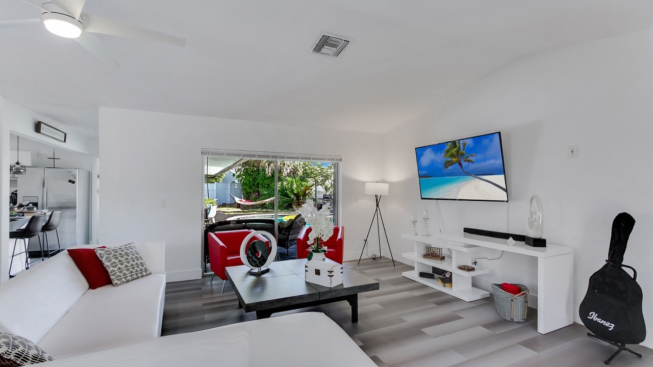 Photo of Livingroom in Lauderhill