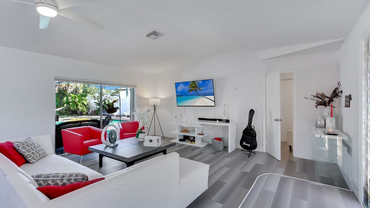 Photo of Livingroom in Lauderhill