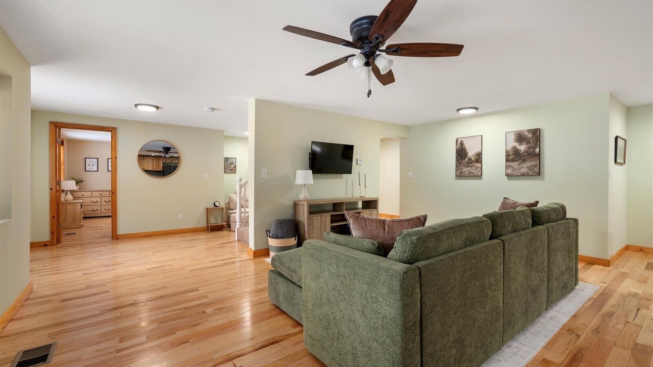Photo of Livingroom in Boonville