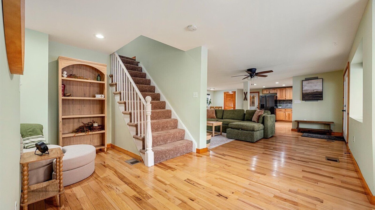 Photo of Livingroom in Boonville