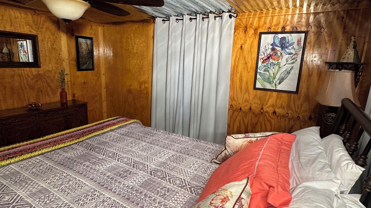 Photo of Bedroom in Gordon
