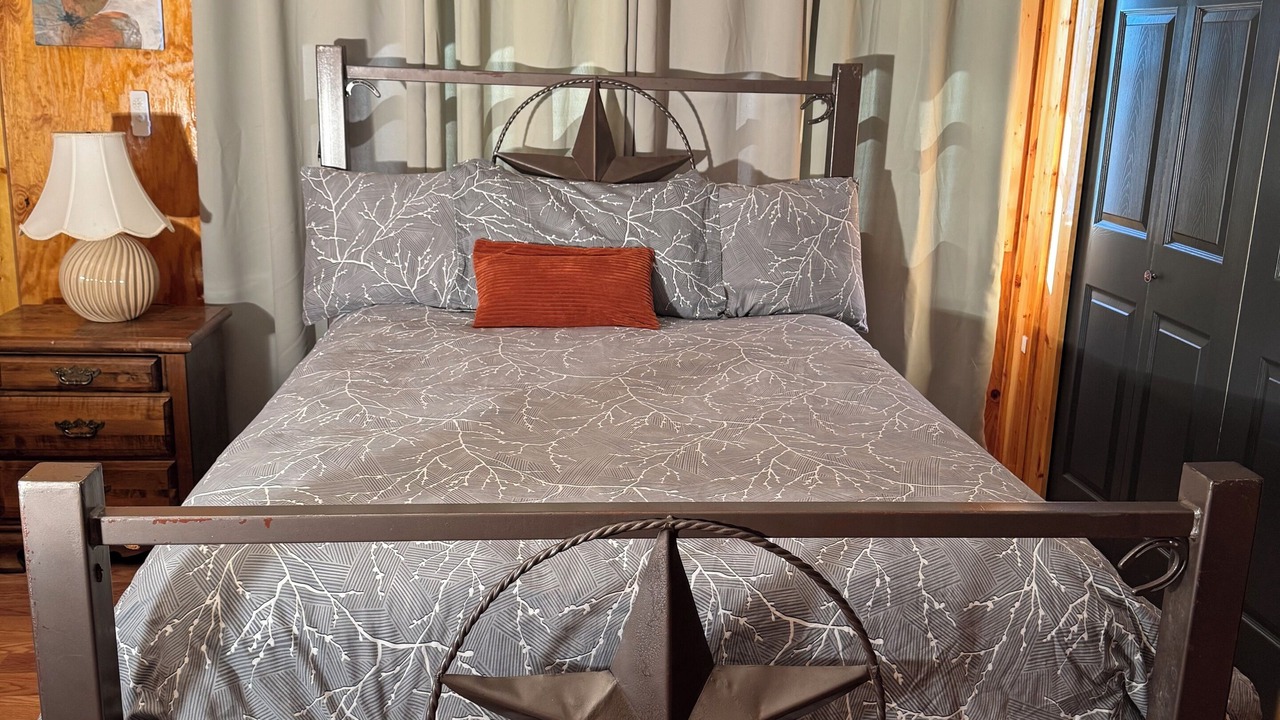 Photo of Bedroom in Gordon