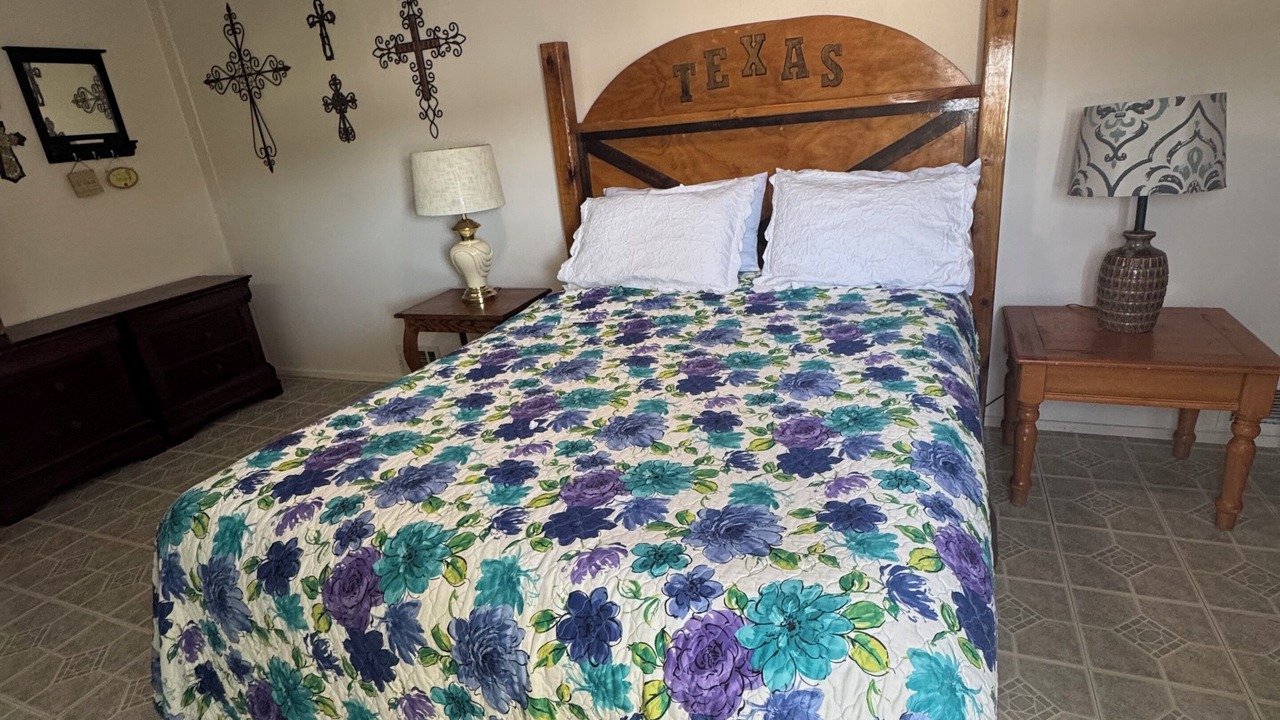 Photo of Bedroom in Gordon
