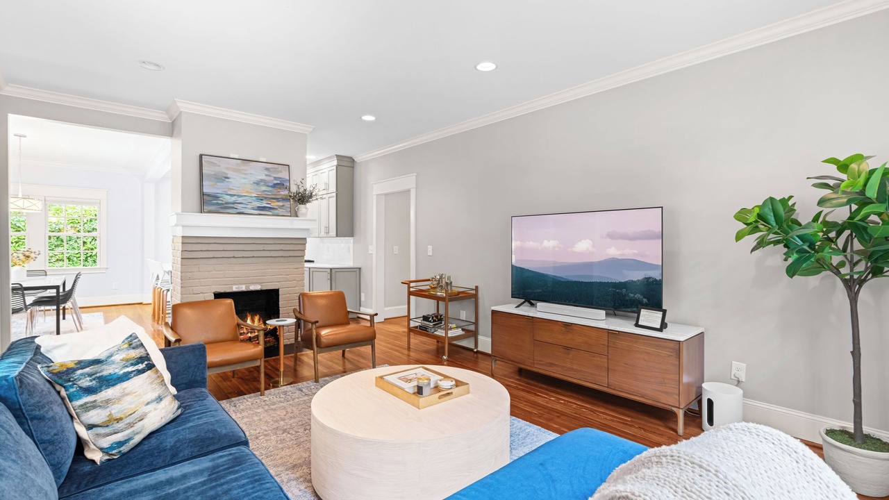 Photo of Livingroom in Chapel Hill