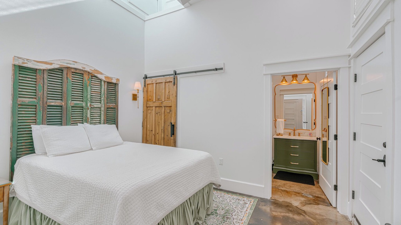 Photo of Bedroom in Central Business District