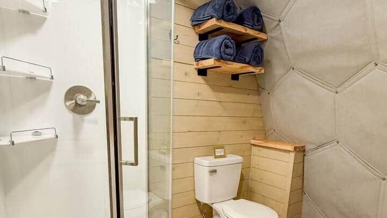 Photo of Bathroom in Brookport