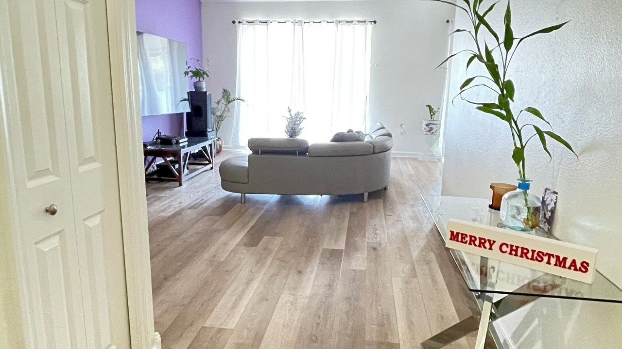 Photo of Livingroom in Oak Grove