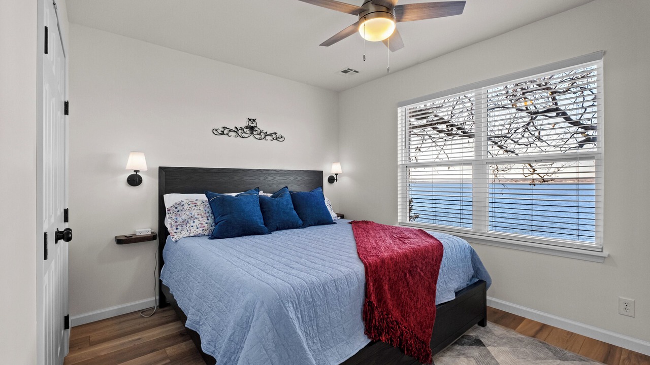 Photo of Bedroom in Grove