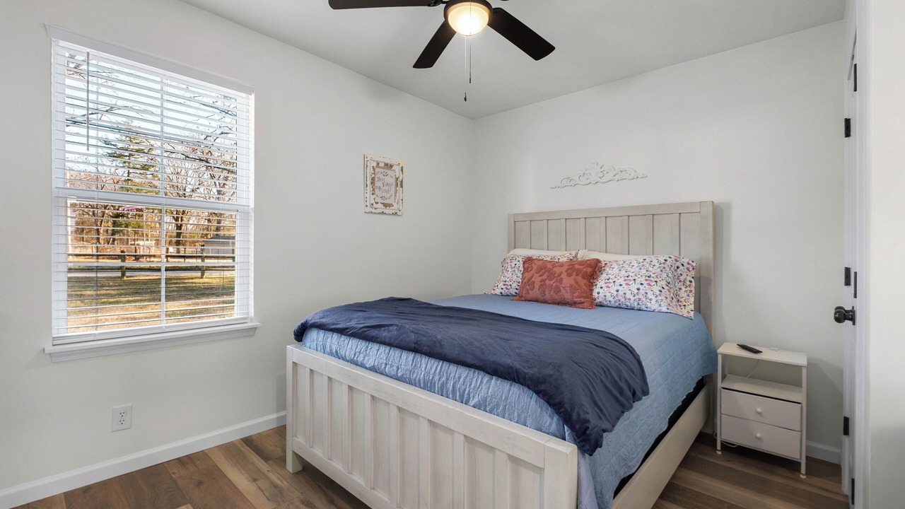 Photo of Bedroom in Grove